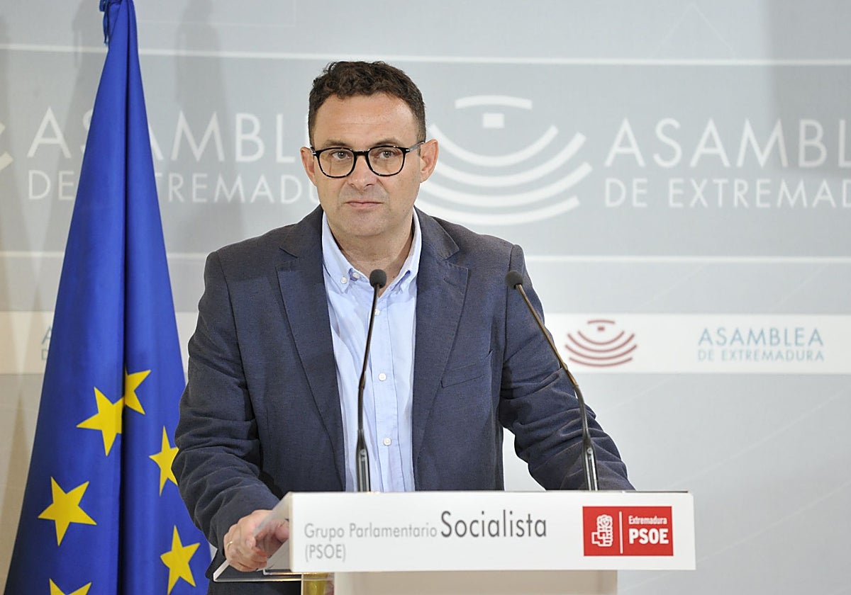 Jorge Amado, ayer en la Asamblea