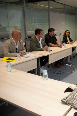 Reunión por la subida salarial esta mañana en Mérida.