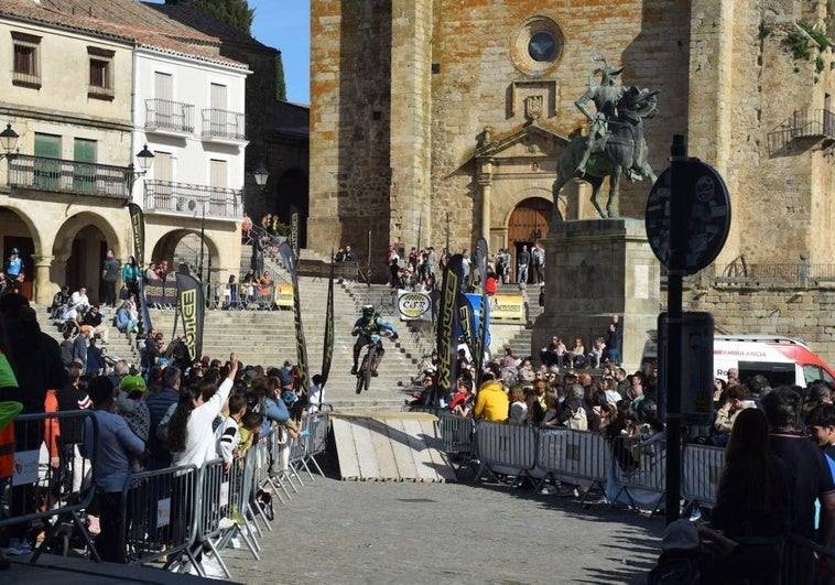 Trujillo suspende las pruebas de duatlón y enduro por falta de policías
