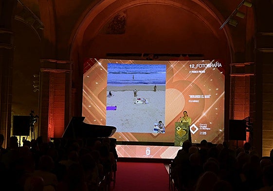 Presentación de la fotografía ganadora.