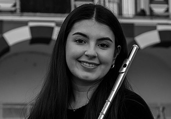 La flautista oliventina Julia Fernández.