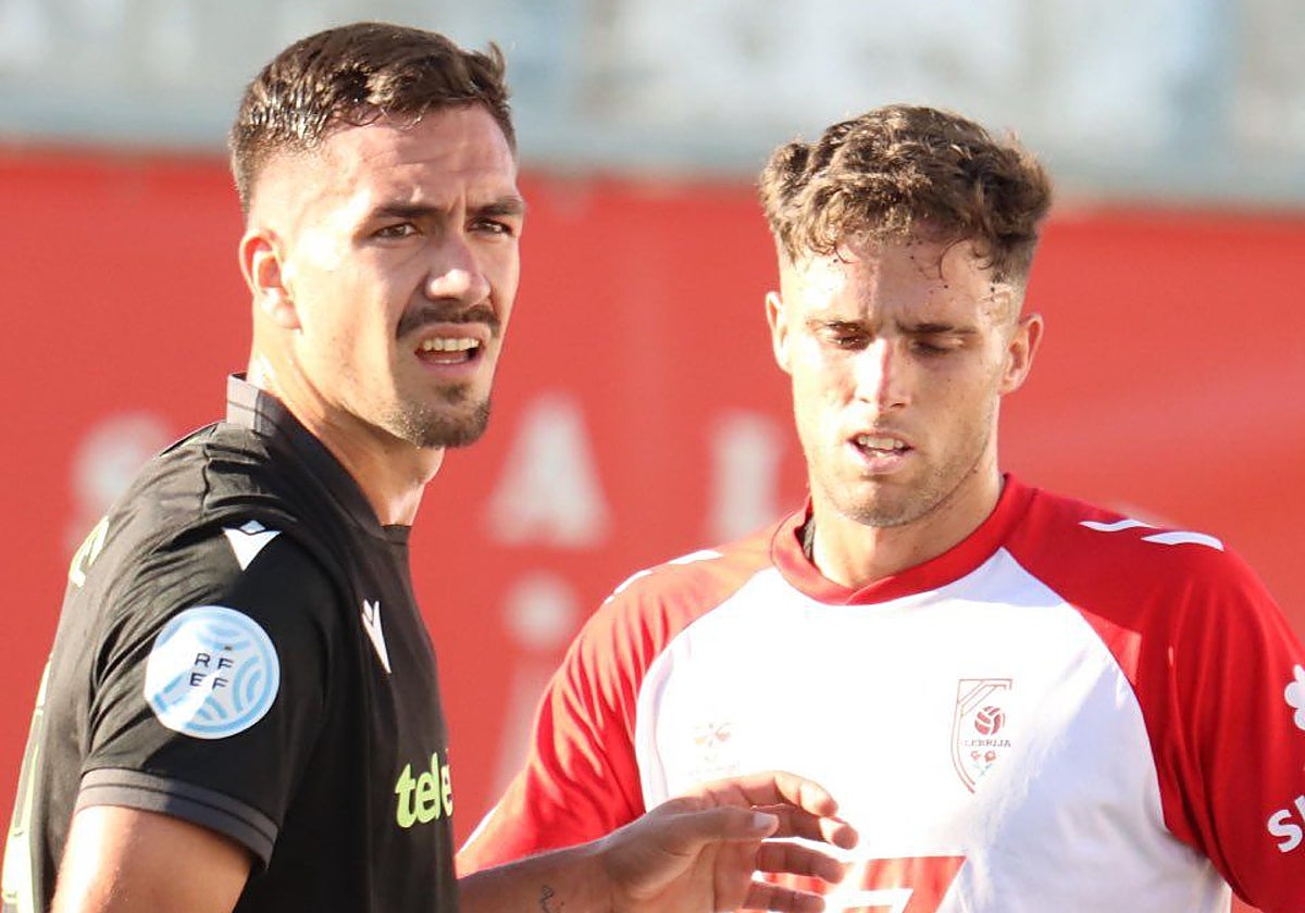 Maikel en una acción del duelo disputado por el Extremadura ante el Antoniano en Lebrija.