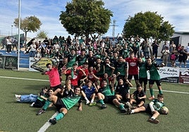 El Gévora celebra con su afición la victoria foránea.