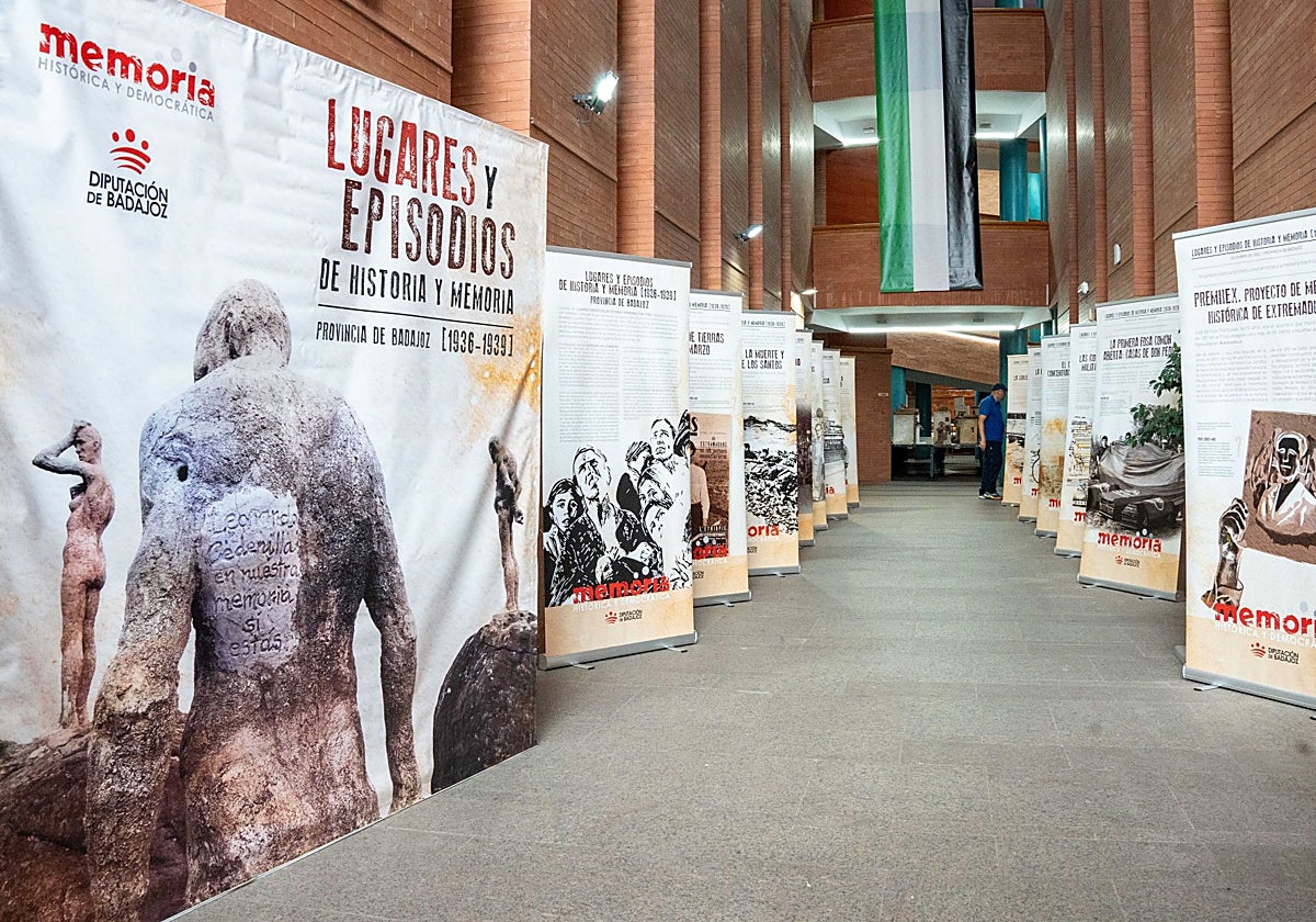 Exposición sobre lugares de la memoria histórica en el centro cultural Alcazaba.