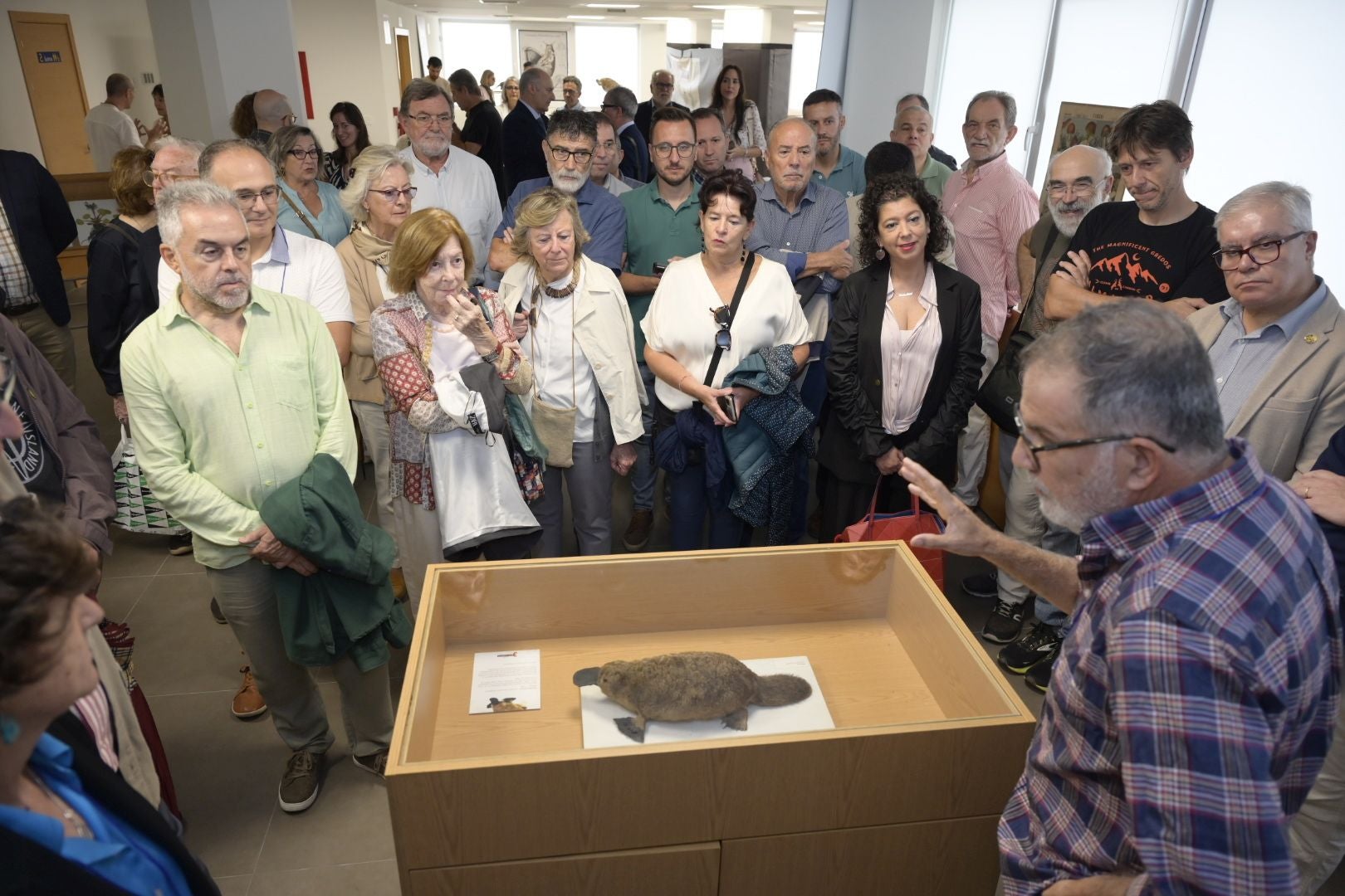 Este animal rodeado de fascinación es parada obligatoria de la exposición, que ha despertado interés en su inauguración.