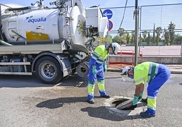 Badajoz se prepara para las lluvias con la limpieza de desagües y alcantarillas