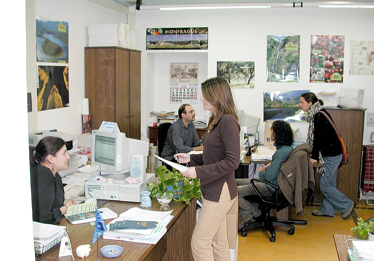 Empleados de la Junta en una imagen de archivo.