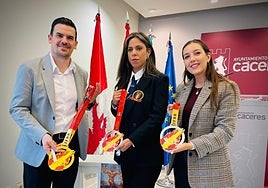 Santi Amaro, Alba Zapata y Noelia Rodríguez en la presentación del Campeonato de España de Fisicoculturismo y Fitness que se celebrará en Cáceres.