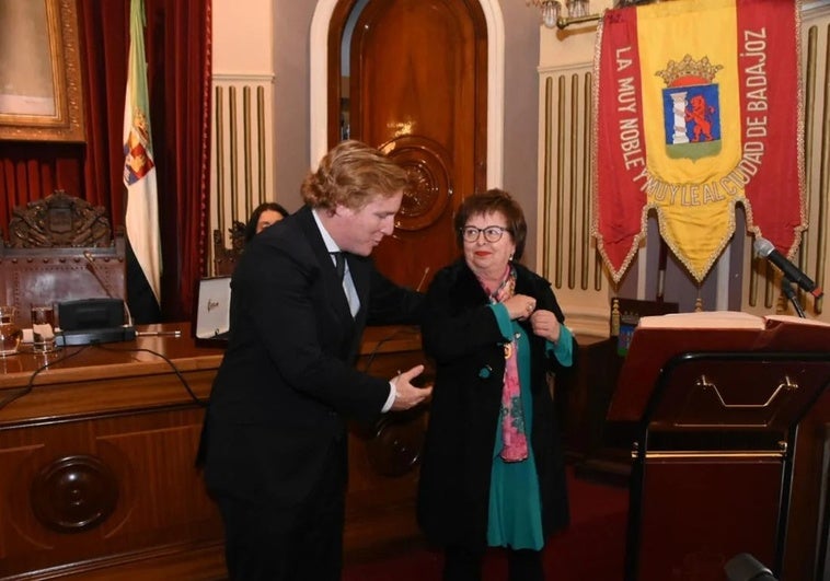 Dolores Vázquez se convierte en la concejala número 14 de Gragera