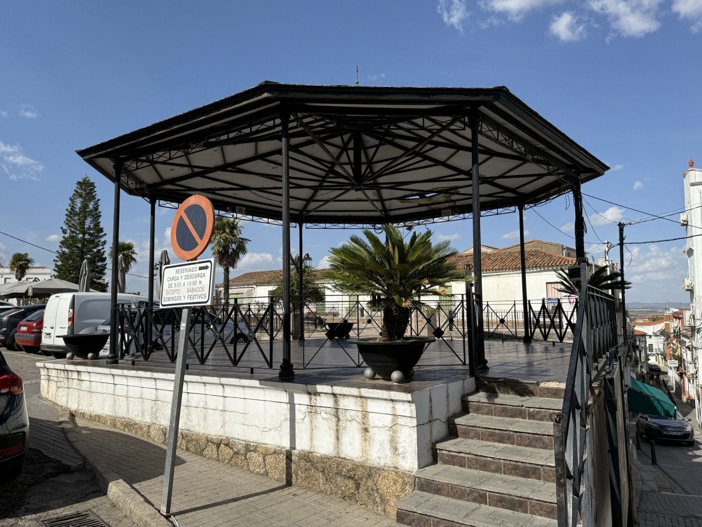 Quiosco de la música antes de ser restaurado.