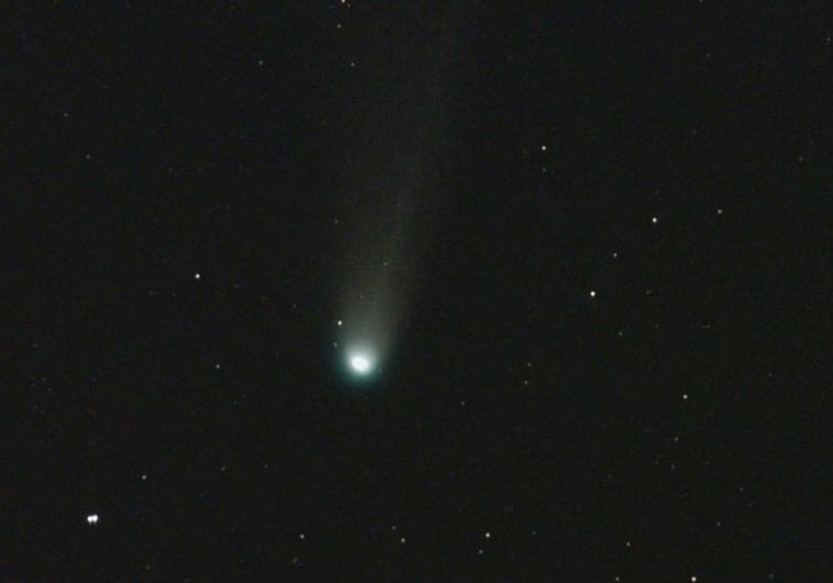 Así se ve desde Extremadura el brillante cometa Lemmon