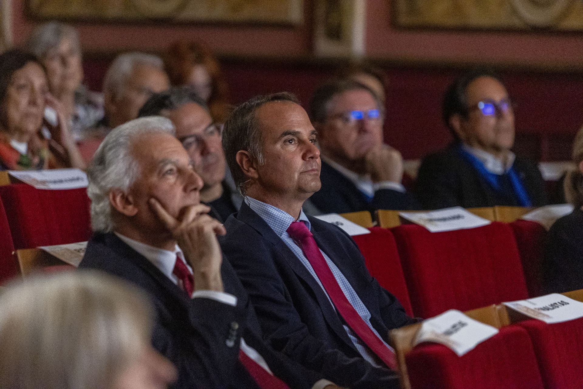 Álvaro Vargas Llosa junto a Raúl Tola