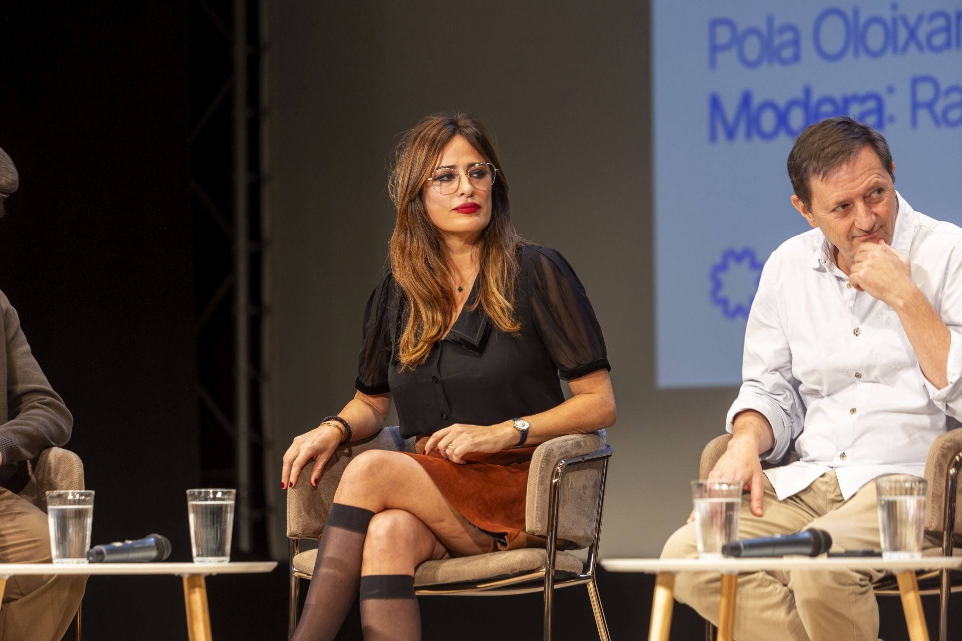 La escritora argentina Pola Oloixarac junto a Ignacio Martínez de Pisón.