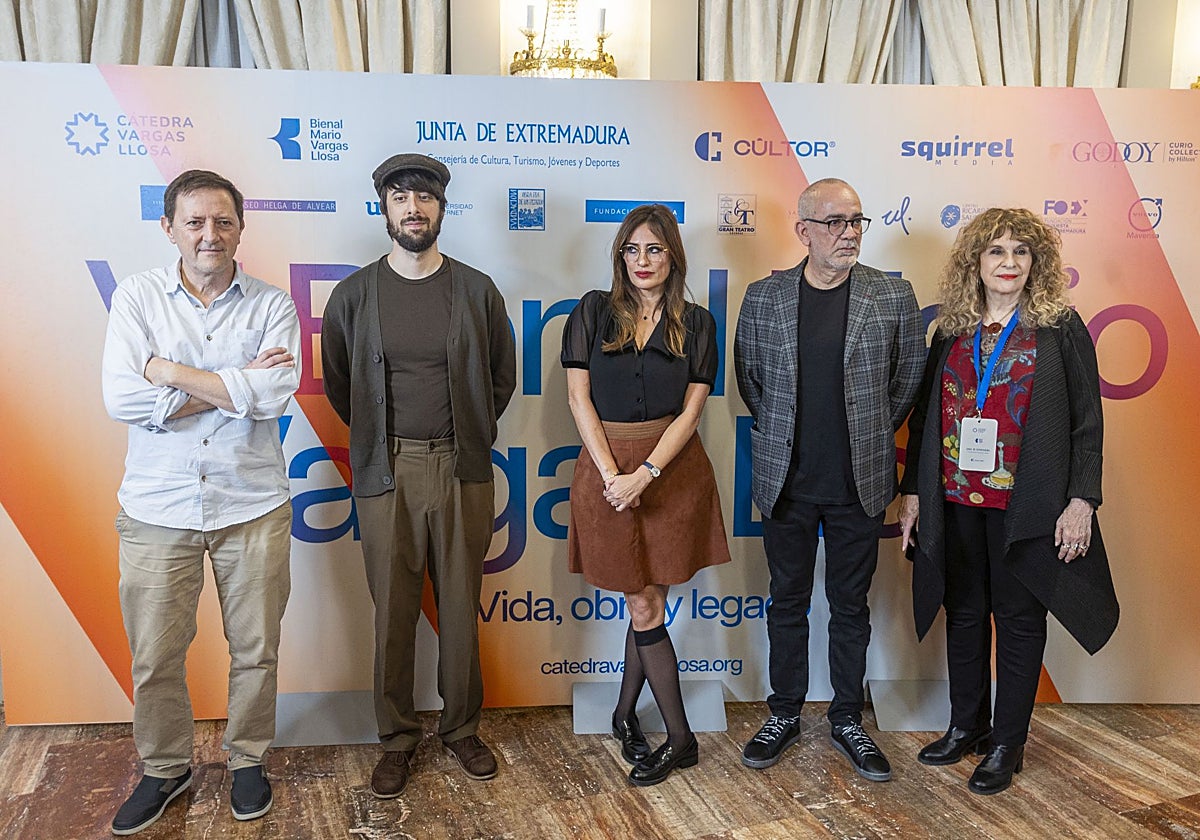 Así fue la inauguración de la Bienal Vargas Llosa en Cáceres