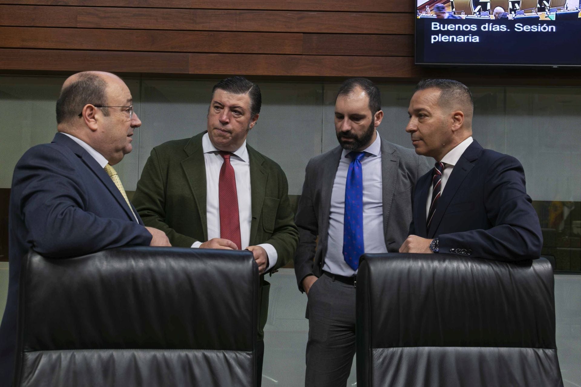 El pleno de la Asamblea de Extremadura, en imágenes