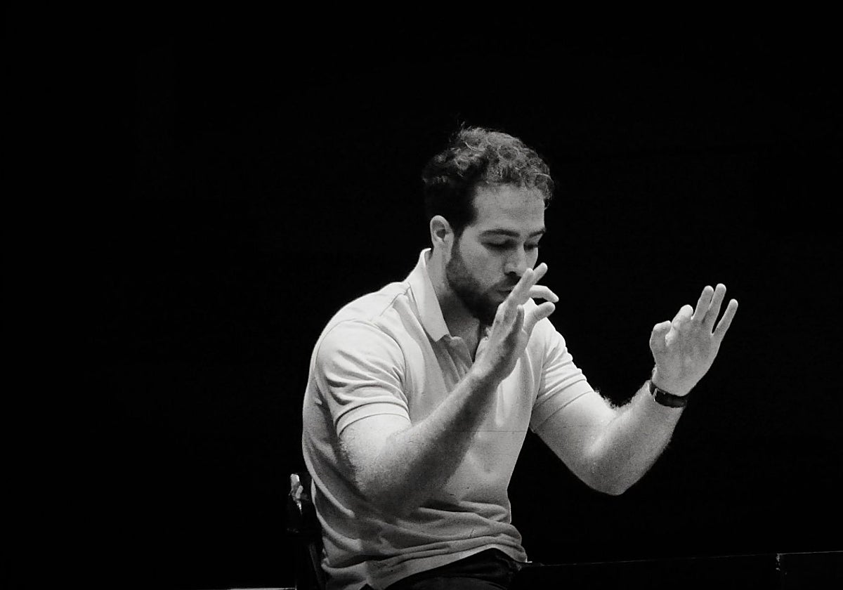 El director de orquesta Miguel Calderón, durante una actuación.