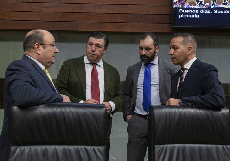 Ambiente de elecciones en la política extremeña: comicios en diciembre o marzo