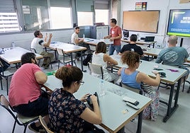 Aspirantes en un examen de oposición celebrado en la región.