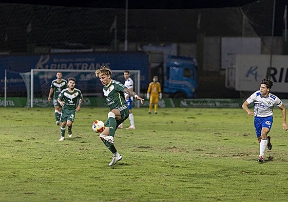 El césped del Príncipe Felipe se resintió en su estreno ante el Tenerife.
