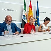 Firma del plan de empleo autónomo el pasado año entre la Junta y las asociaciones del sector.