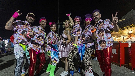 Miles de 'horteras' se juntan en el ferial de Cáceres para dos días de música y extravagancia