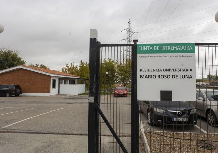Un encapuchado asalta de madrugada la residencia universitaria Roso de Luna de Cáceres