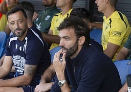 Fran Beltrán en el banquillo del Romano durante el choque ante la Ponfe.