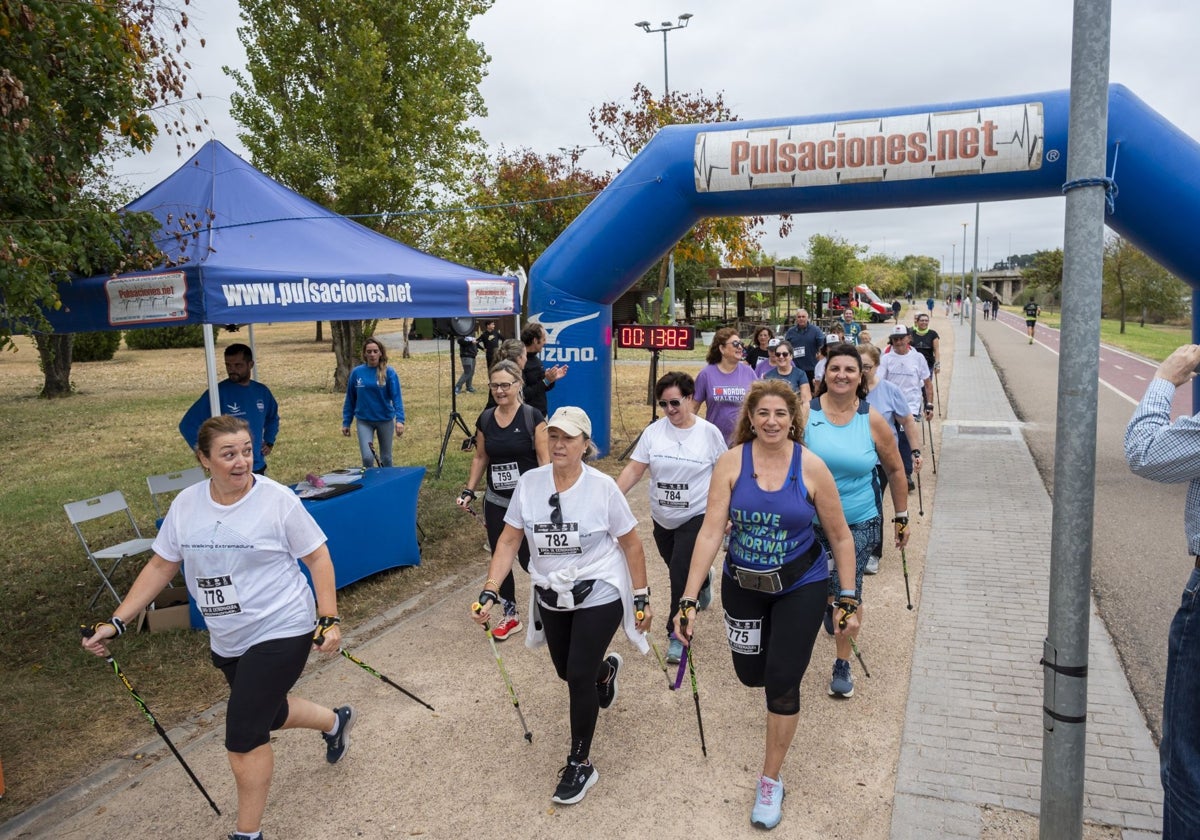 La marcha nórdica ya avanza contra el crono en Badajoz
