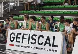 Banquillo del Cáceres.