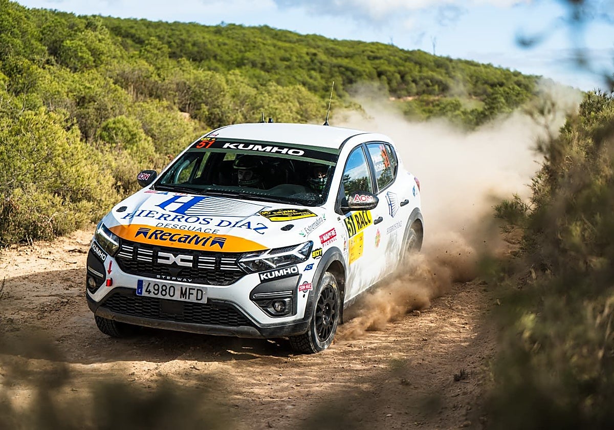 Paco Montes y David Collado con su Dacia Sandero en el Rallye Costa Daurada.