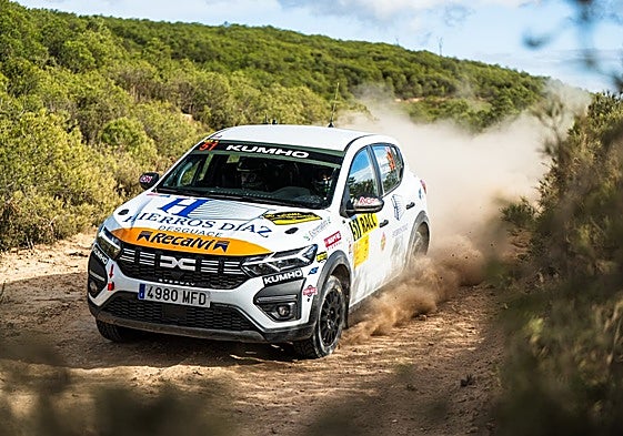 Paco Montes y David Collado con su Dacia Sandero en el Rallye Costa Daurada.