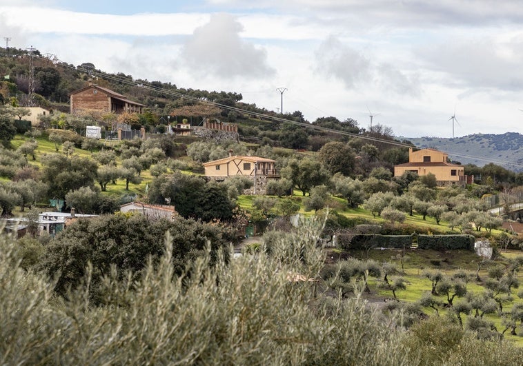 Luz verde para reiniciar la regularización de las viviendas de Santa Bárbara de Plasencia