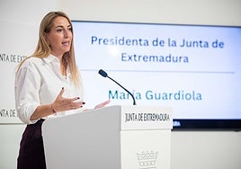 La presidenta de la Junta de Extremadura, María Guardiola, en su comparecencia para el anuncio del adelanto electoral.