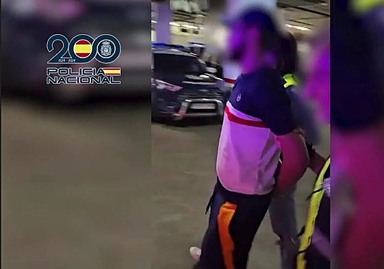 Momento de la detención del presunto secuestrador en Málaga.