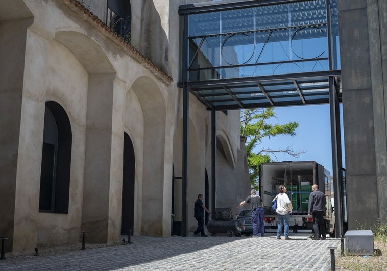 Los alumnos de la Escuela de Artes y Oficios de Badajoz exigen la apertura inmediata de la sede