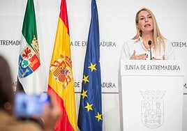 La presidenta de la Junta, María Guardiola en la comparecencia en la que anunció el adelanto electoral.