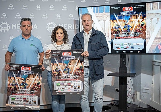 Toni Marín y María Elena Macías durante la presentación de la prueba.