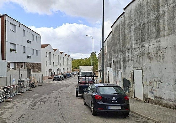 Los locales que se van a rehabilitar y que se encuentran en muy mal estado se ubican frente a las traseras de pisos sociales recién rehabilitados.