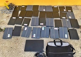 Un investigado por robar 46 tabletas, un portátil y una pantalla interactiva de un colegio de Hornachos