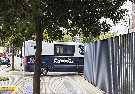 Entrada de los menores el primer día del juicio.