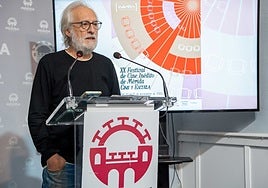 Ángel Briz, director del Festival de Cine Inédito de Mérida, en la presentación de la sección Cine y Escuela.