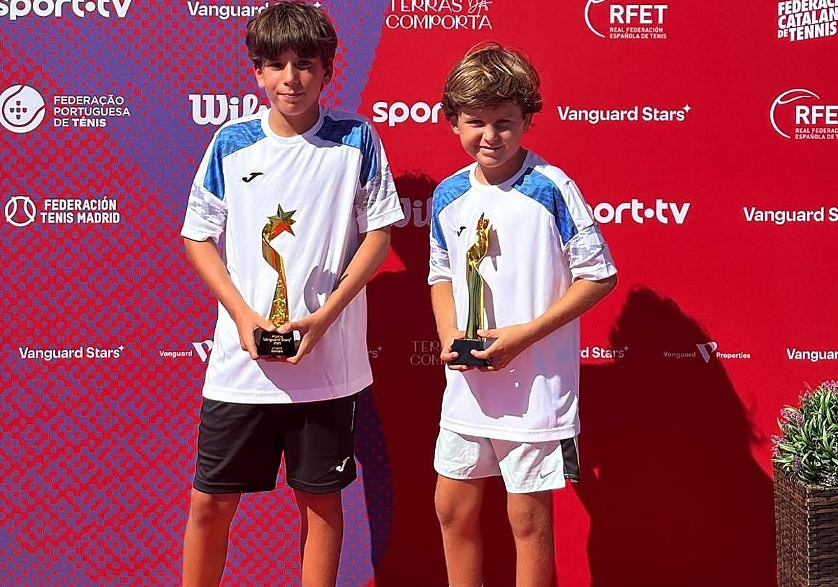 Pablo Vila y Álvaro López con sus trofeos en el Vanguard Stars.