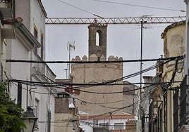 Imagen de archivo de cablese en la calle Sepúlveda del Casco Antiguo.