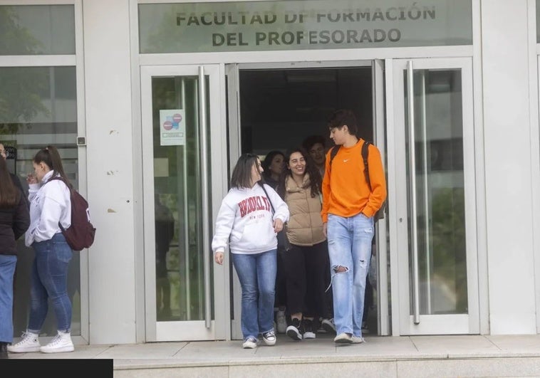 Los decanos de Educación de la UEx quieren que la carrera de Magisterio dure cinco años