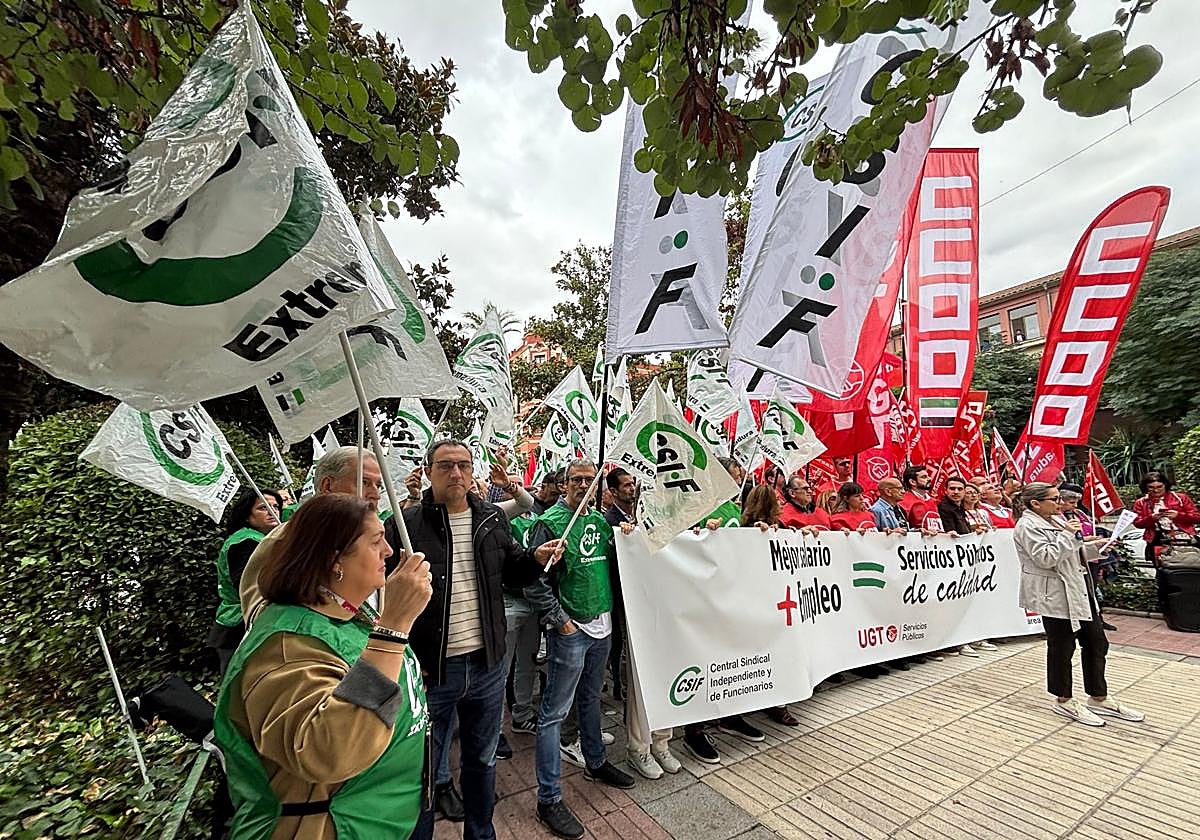 UGT, CCOO y CSIF critican el bloqueo de la negociación y la congelación ...