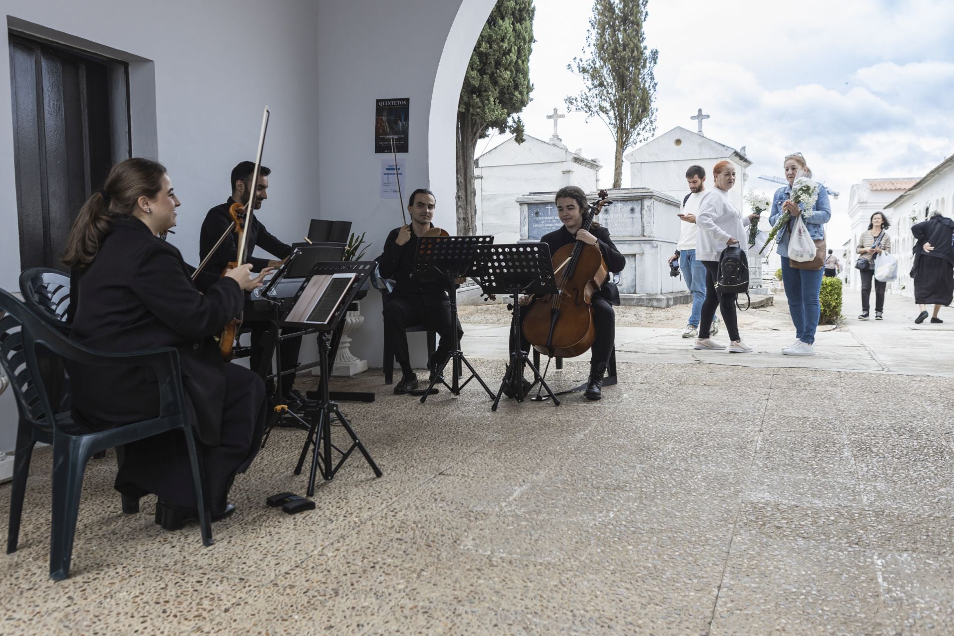 'Quintetos para la eternidad' puso la ambientación musical con piezas clásicas como el 'Ave María' .