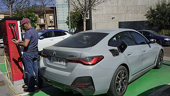 Badajoz, una de las cinco capitales de provincia sin puntos de carga rápida para coches eléctricos