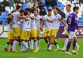 Los jugadores del Mérida celebran el primer gol del pasado sábado en Guadalajara.