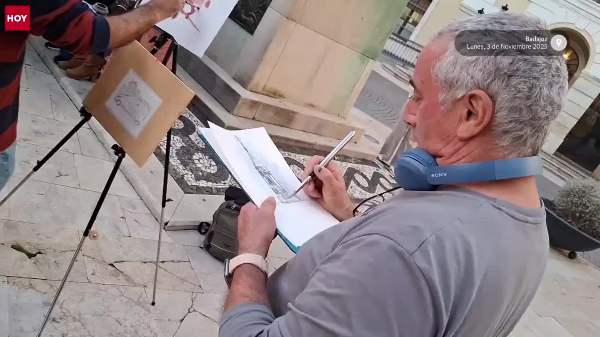 Los alumnos de la escuela de Artes y Oficios de Badajoz protestan dando clase en la calle