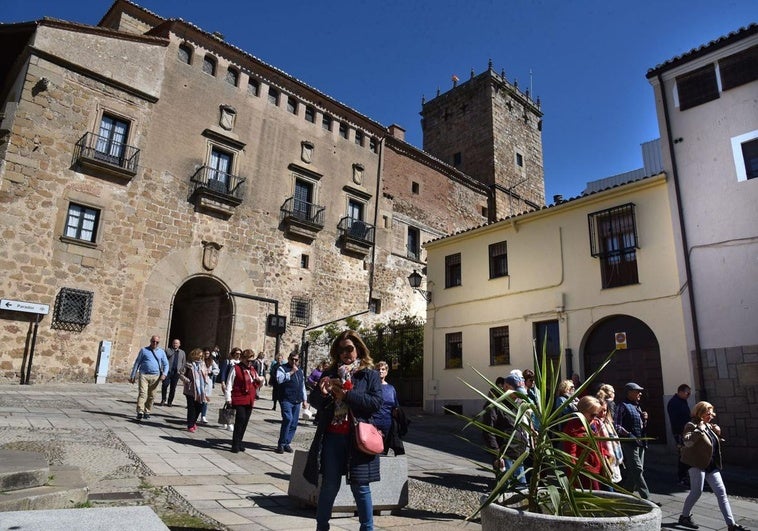 Los grandes espacios monumentales se abren en una noche de las artes